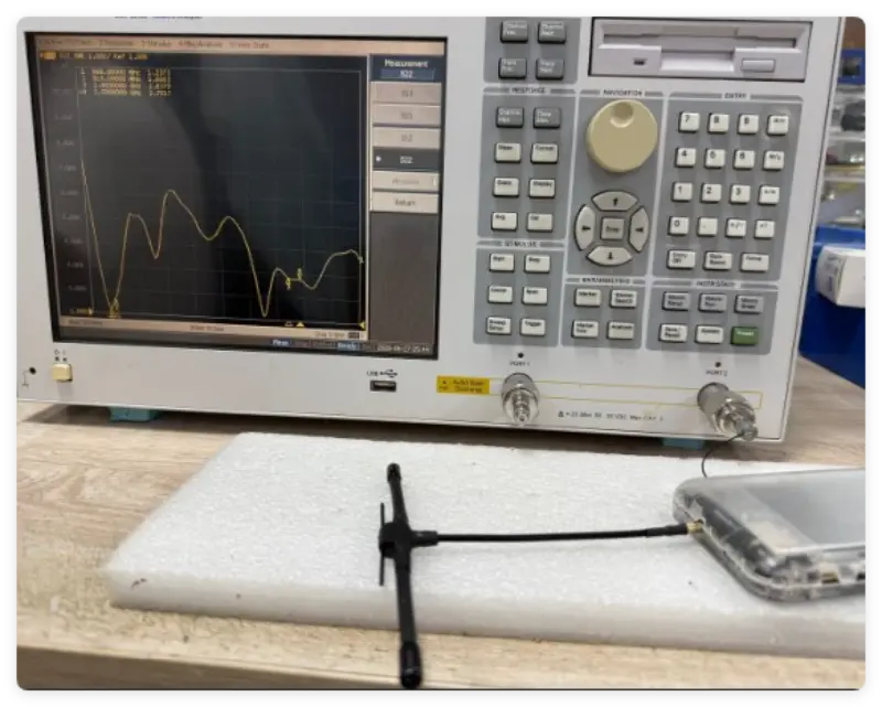 Kodėl renkantis anteną būtina atkreipti dėmesį į VSWR (voltage Standing Wave Ratio)?